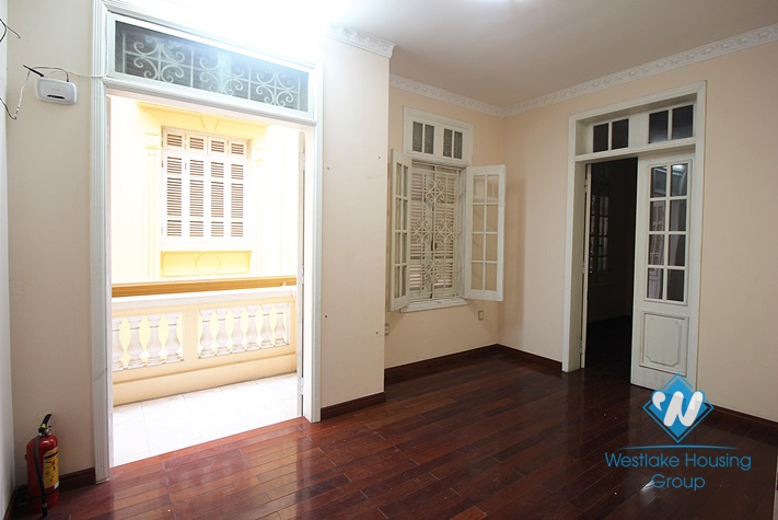 Nice house with small yard for rent in Au Co st, tay Ho, Ha Noi